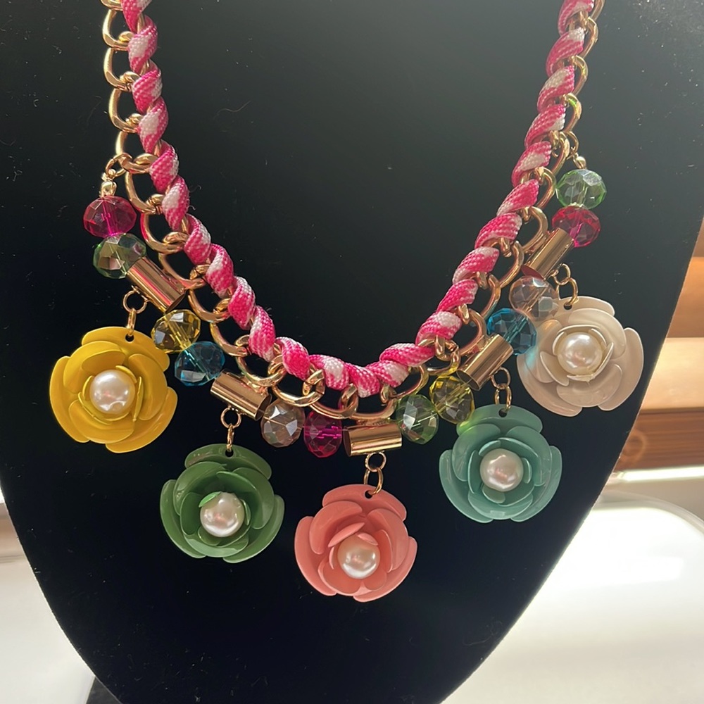 Absolutely Gorgeous Statement Necklace Set! - image 3